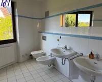 großes Badezimmer