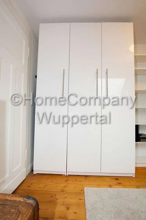 Kleiderschrank