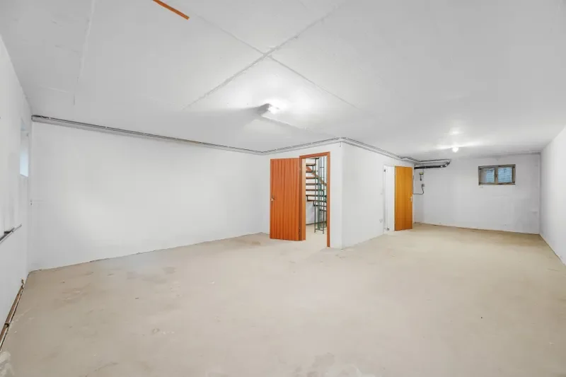 Großer Hobbykeller