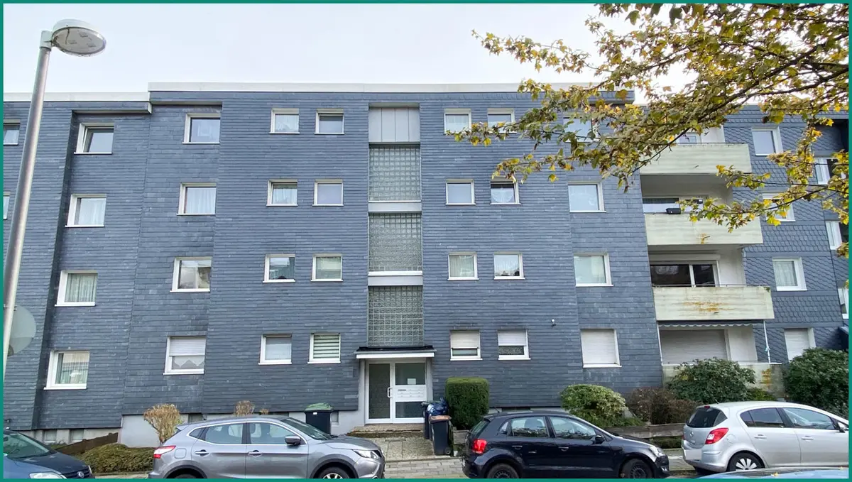 Ansicht des Mehrfamilienhauses von der Straße