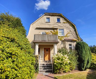 Einfamilienhaus mit Garage in zentrumsnaher Ortsrandlage von Altenkirchen!