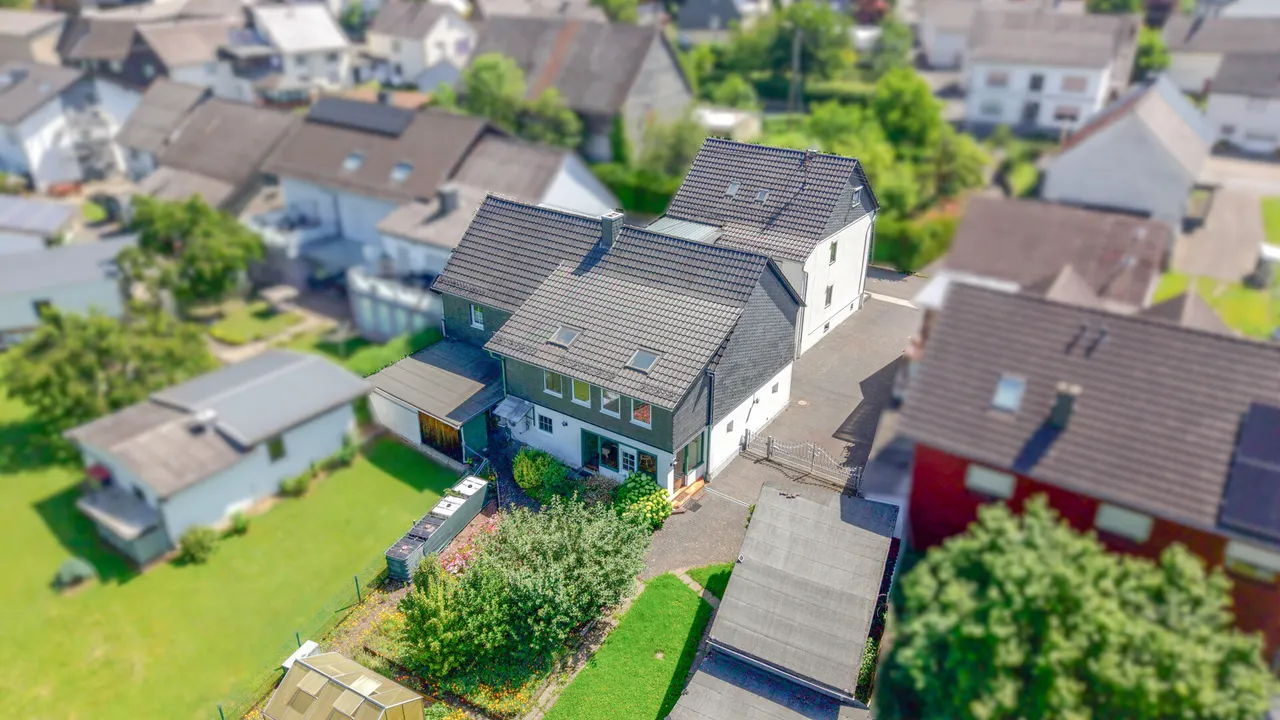 2 Wohnhäuser auf großem Grundstück in ruhiger Ortsrandlage! Ideal für Mehrgenerationen
