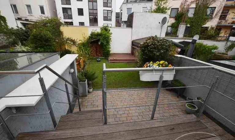 Terrasse mit Garten