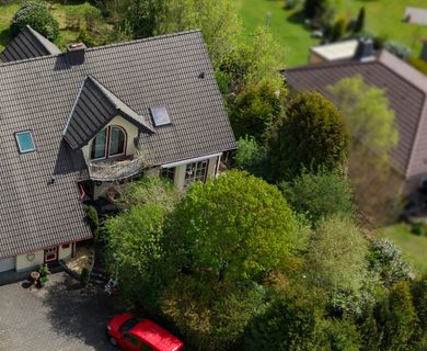 Exklusives Einfamilienhaus mit großzügigem Wohnkonzept und Naturgarten!