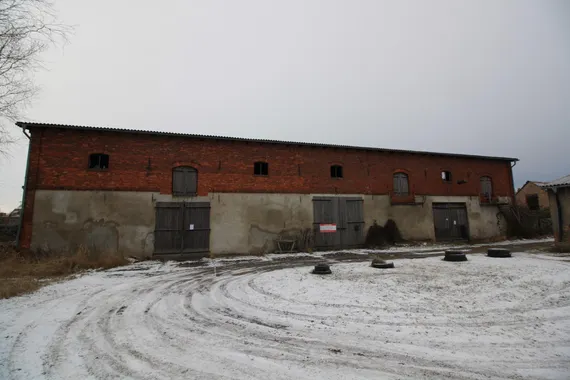Gewerbefläche mit Entwicklungspotenzial: Lagerhalle + großes Grundstück