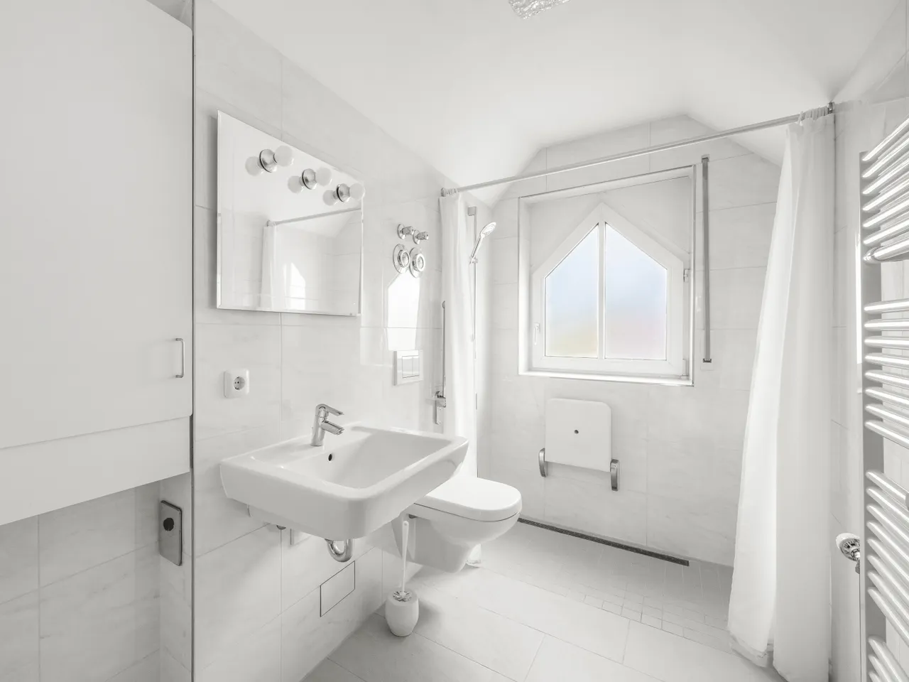 Badezimmer mit Dusche