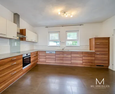 Huge 7 Bedroom House with 2 car garage, fenced yard and amazing view