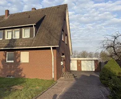 funktionales Ein- bis Zweifamilienhaus auf großem Grundstück zu verkaufen