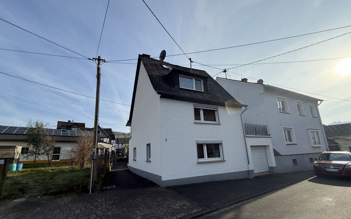 Charmantes Einfamilienhaus mit viel Tageslicht in Filsen zum Kauf!