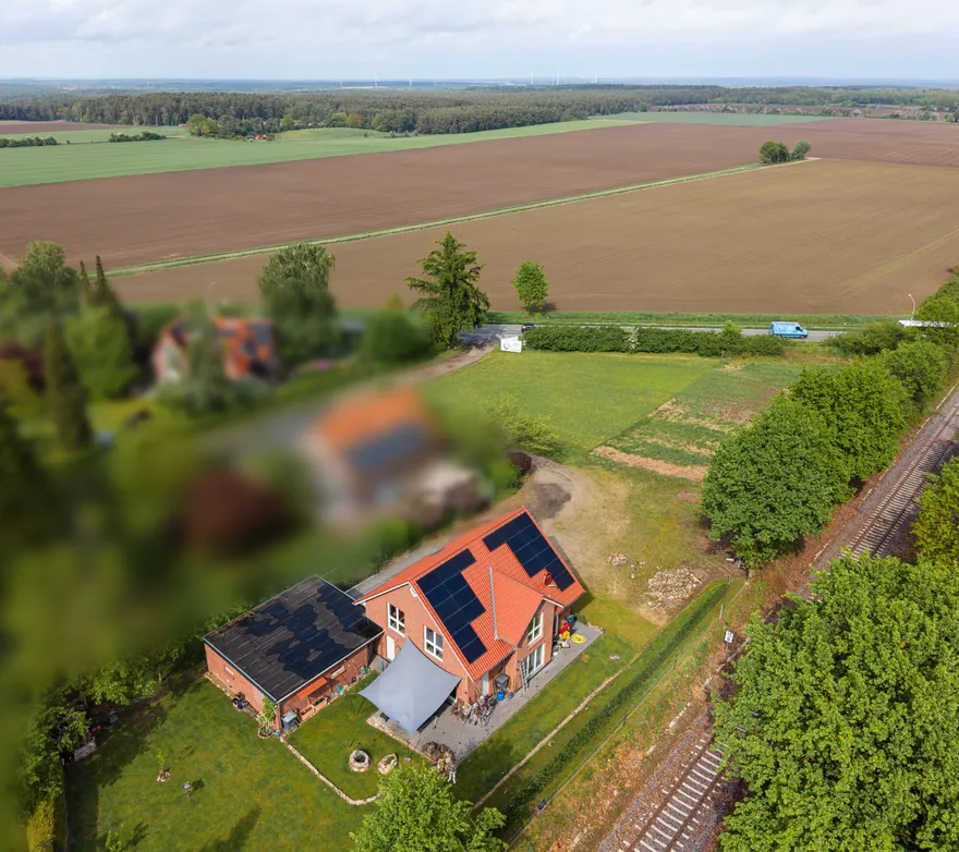 Ensemble aus Neubau und Baugrundstücken in idyllischer Lage, mit möglicher Pferdehaltung
