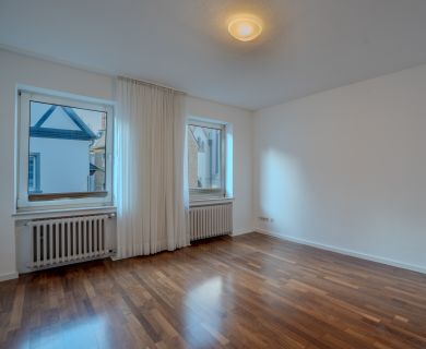Direkt im Zentrum: 4-Zimmer-Wohnung mit großzügiger Terrasse und viel Wohnfläche - Foto 3