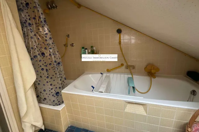 DG Hauptwohnung Badezimmer
