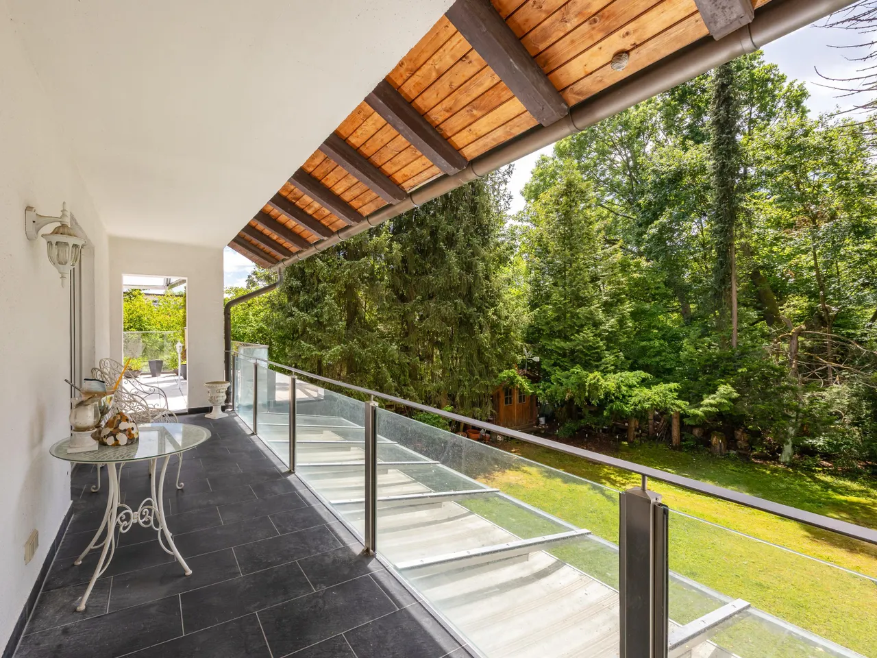 Balkon mit Dachterrassenzugang