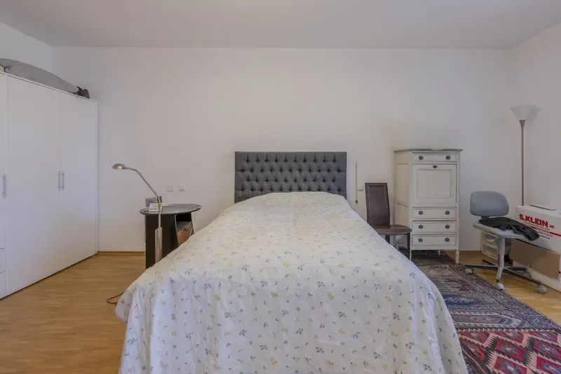 Schlafzimmer mit Außgang zum Balkon