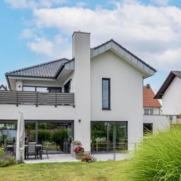 Modernes, sehr hochwertig ausgestattetes Architektenhaus mit separatem 1-Zimmer-Apartment