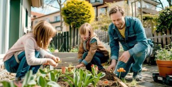 1759389412_Familie-Gartenarbeit-1