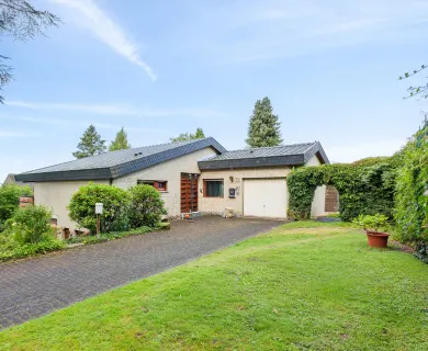 Wohnen über den Dächern – Zweifamilienhaus mit traumhafter Aussicht