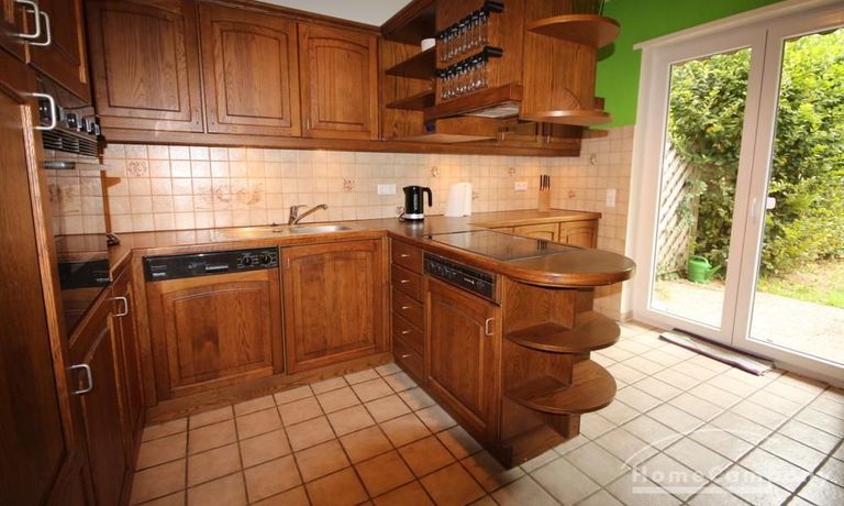 K&uuml;che mit Zugang zur Terrasse und Garten