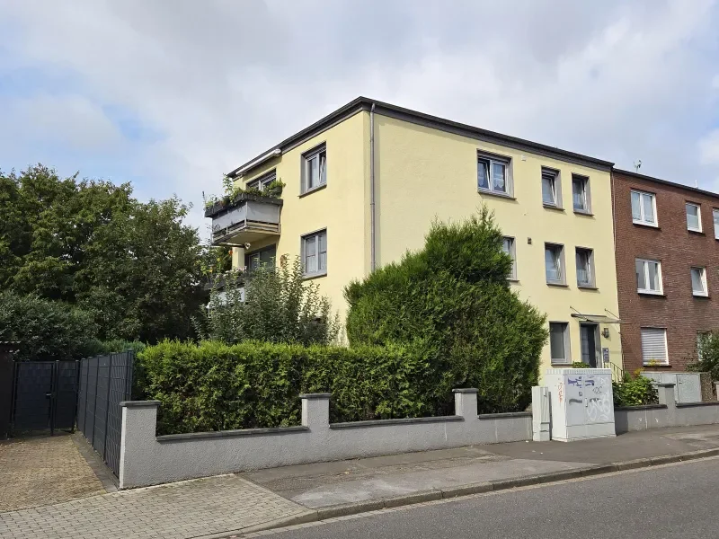 EG-Wohnung im 3-Familienhaus