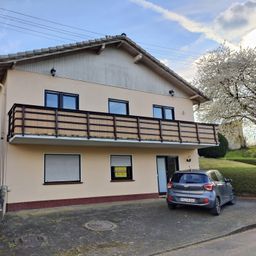 Ein-/Zweifamilienhaus in idyllischer Höhenlage mit herrlichem Ausblick!