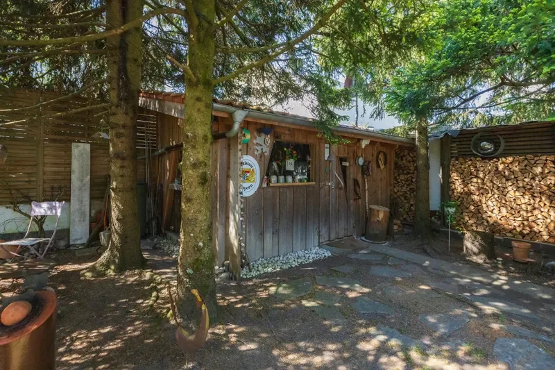 Garten Partyhütte, Holzlager