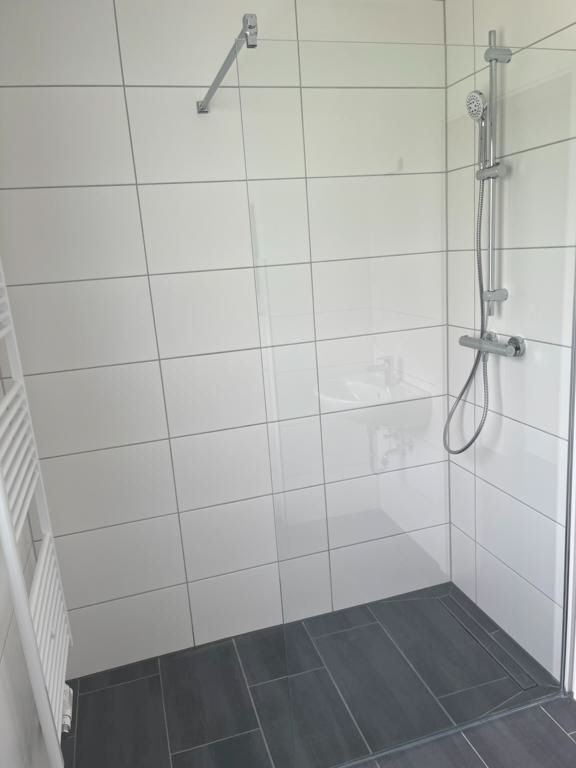 Erstbezug in sanierte 2-Zimmer-Wohnung mit Balkon – Einbauküche optional - Photo 4