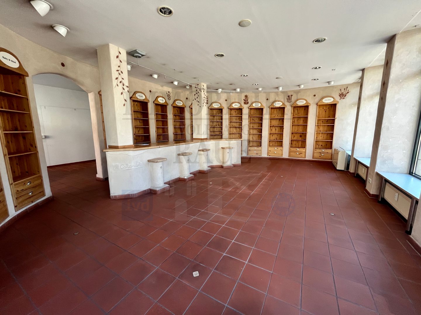 SCHÖNE, HELLE GEWERBEFLÄCHE MIT BARRIEREFREIEM ZUGANG IM ZENTRUM VON QUIERSCHIED - SOFORT FREI