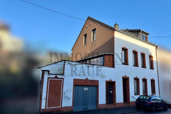 GROSSES 1 FAM.-HAUS MIT POTENZIAL IN RUHIGER LAGE VON SULZBACH MIT GARAGE, TERRASSE UND GARTEN