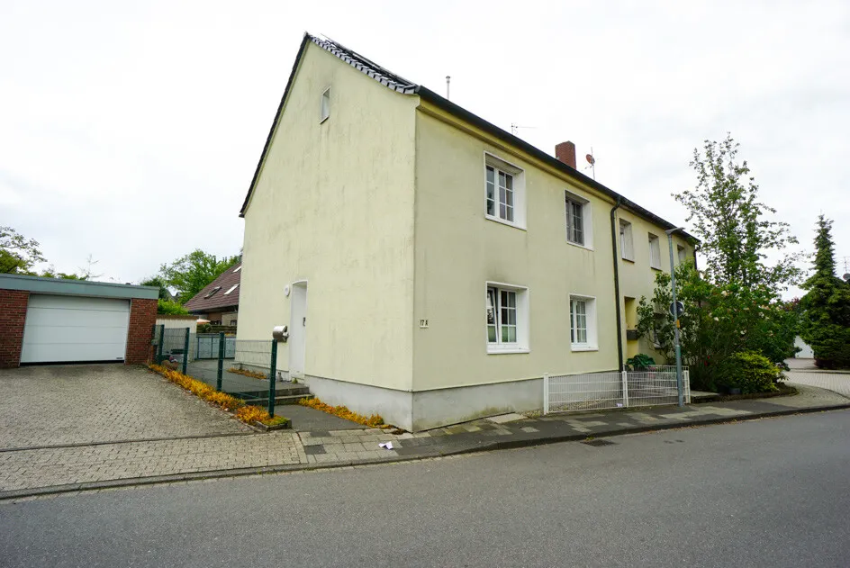 Straelen: Zweifamilienhaus