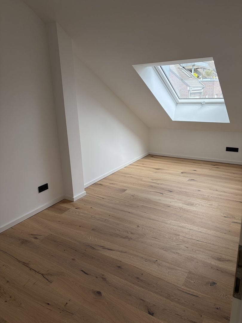 Erstbezug! Luxuriöse 4,5 Zimmer-Galeriewohnung in ruhiger Lage - Photo 3