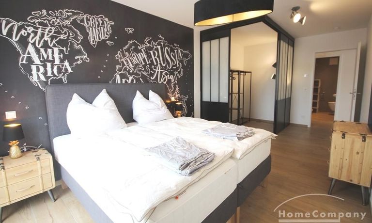 Schlafzimmer mit begehbare Ankleide