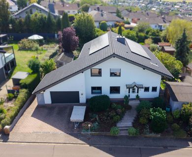 Saniertes und freistehendes Einfamilienhaus auf großem Grundstück in herrlicher Lage bei Limburg!