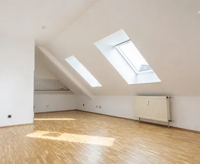 Helle ca. 45m² große 2-Zimmer-Dachgeschosswohnung mit Tageslichtbad - Photo 3