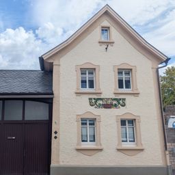Denkmalgeschütztes Haus mit vier vermieteten Apartments und schönem Innenhof in Bonn-Graurheindorf