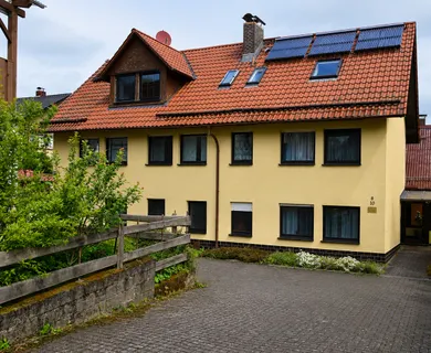 2-Familienhaus, gewerblich nutzbar – ideal für Büro, Arztpraxis oder Kanzlei. Guter Zustand! Ulrichstein!