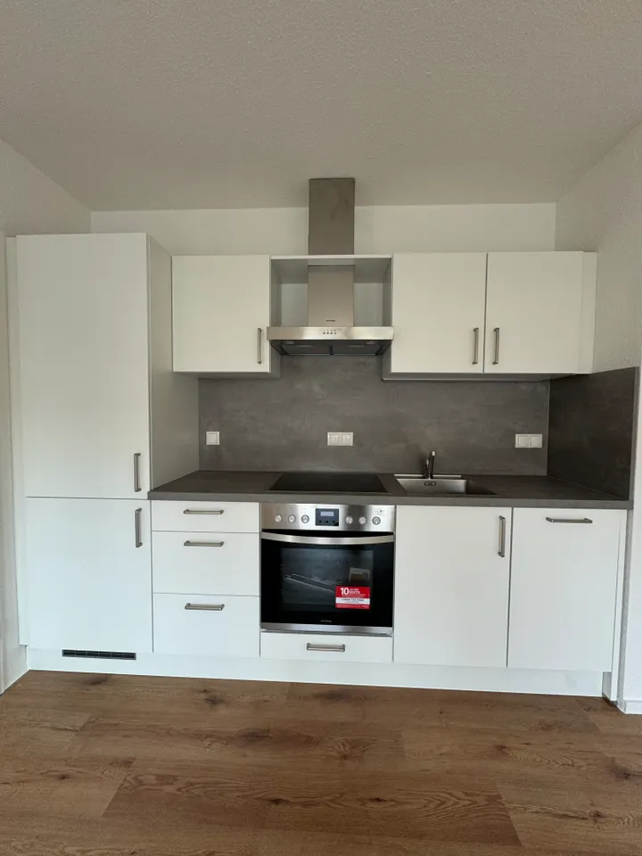 Erstbezug nach Sanierung! 2 ZKD/Balkon Wohnung mit Einbauküche - Foto 3