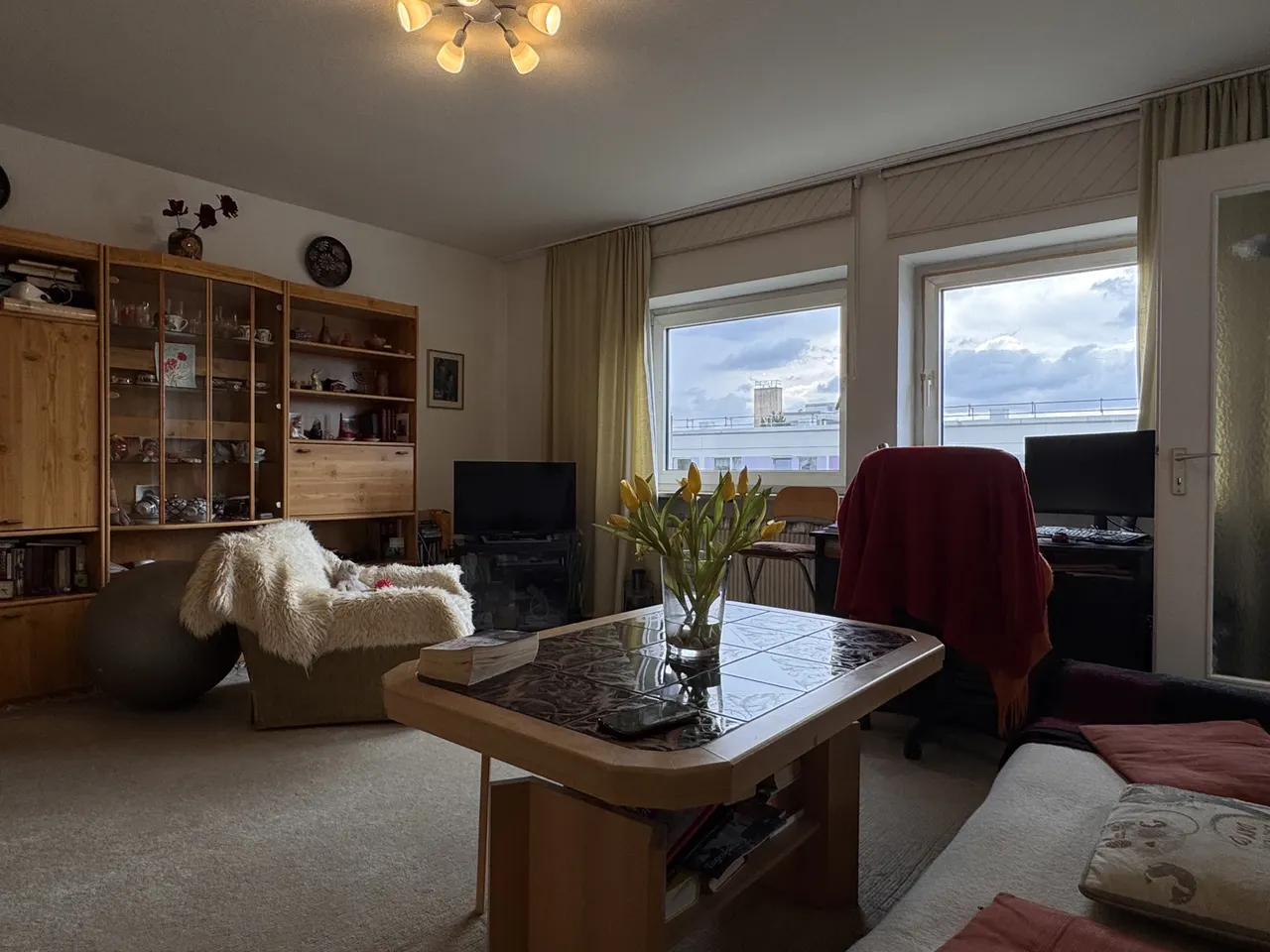 Wohn- und Schlafzimmer