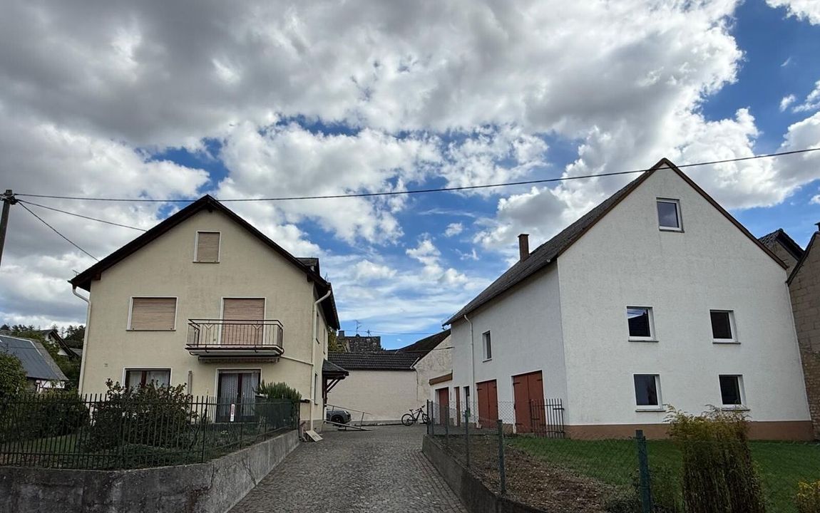 Charmantes Einfamilienhaus mit großem Nebengebäude in ländlicher Lage von Weyer
sofort verfügbar!