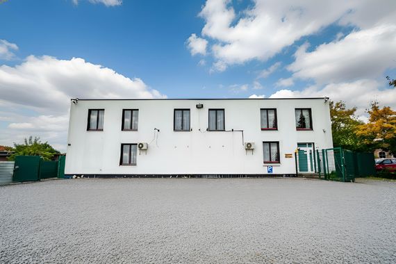 GEWERBEOBJEKT MIT VIELSEITIGEN NUTZUNGSMÖGLICHKEITEN IN VERKEHRSGÜNSTIGER LAGE VON MOERS