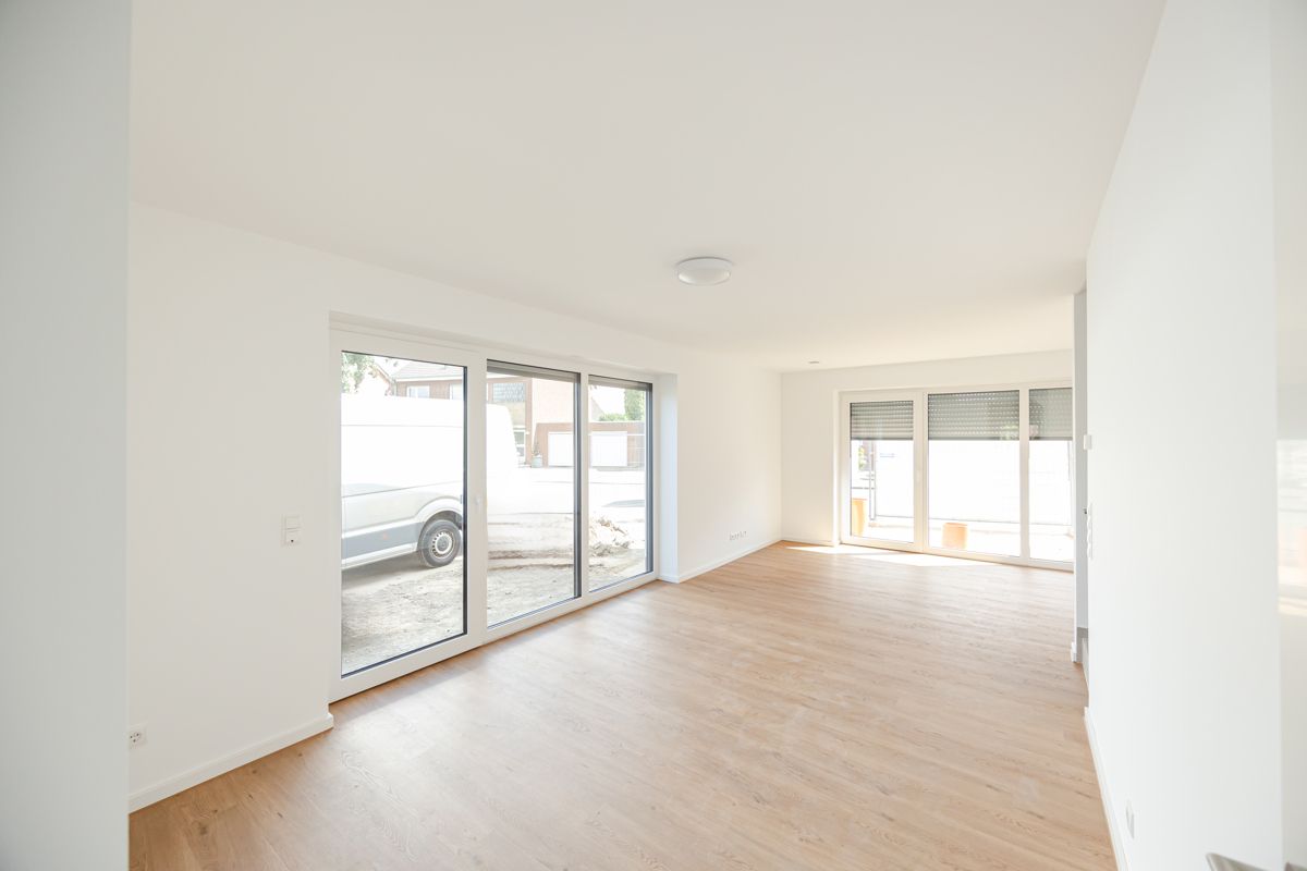 Der lichtdurchflutete Wohn- und Essbereich...