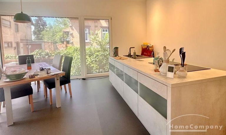 offene K&uuml;che mit Essbereich