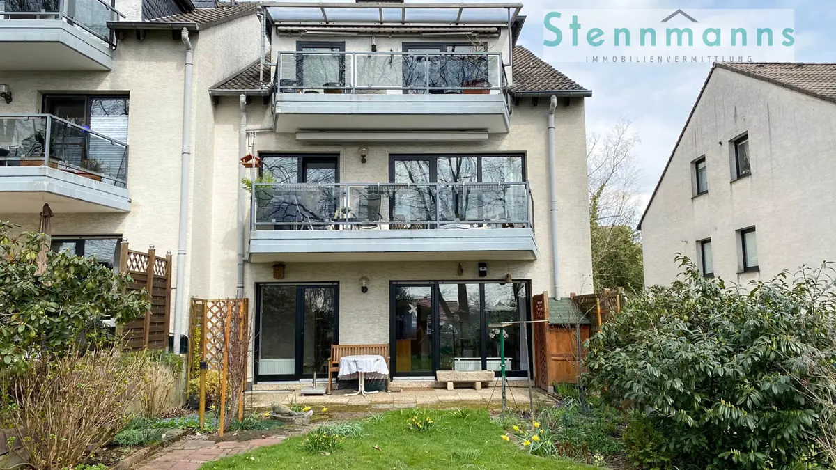 Mit hohem Freizeit- und Wohnwert: Eigentumswohnung im Erdgeschoss mit Terrasse und Garten.