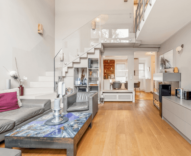 Hochwertige 3-Zimmer-Maisonette mit Maßausbau, Terrasse, Balkon und Stellplatz mit Wallbox.