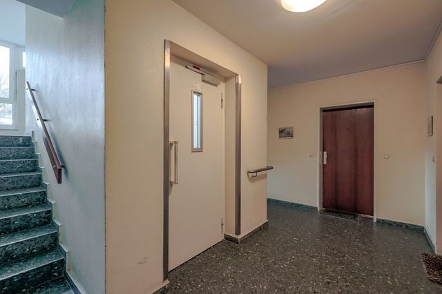 Treppenhaus/Aufzug