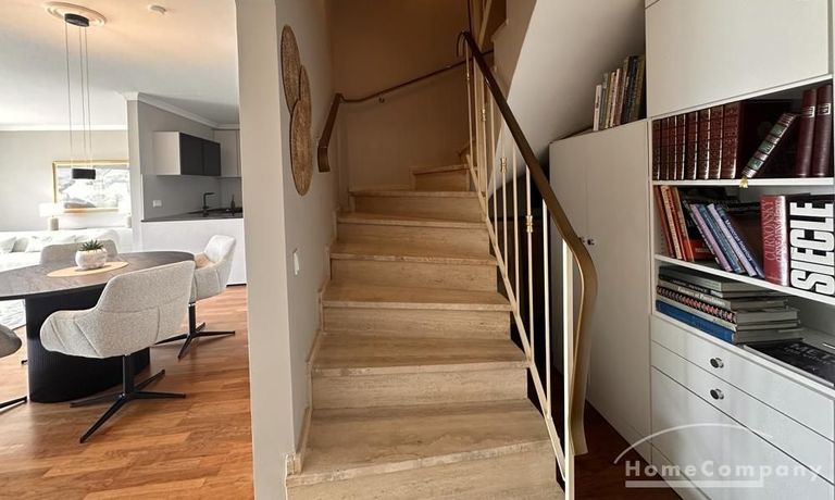 Flur mit Treppenhaus