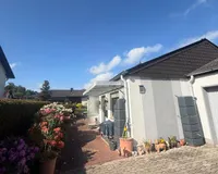 Garage und Frontansicht