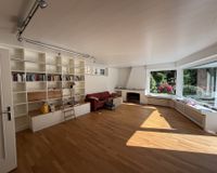 Wohnzimmer mit Einbaumöbeln 