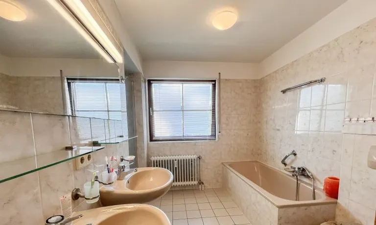 Gro&szlig;es Badezimmer