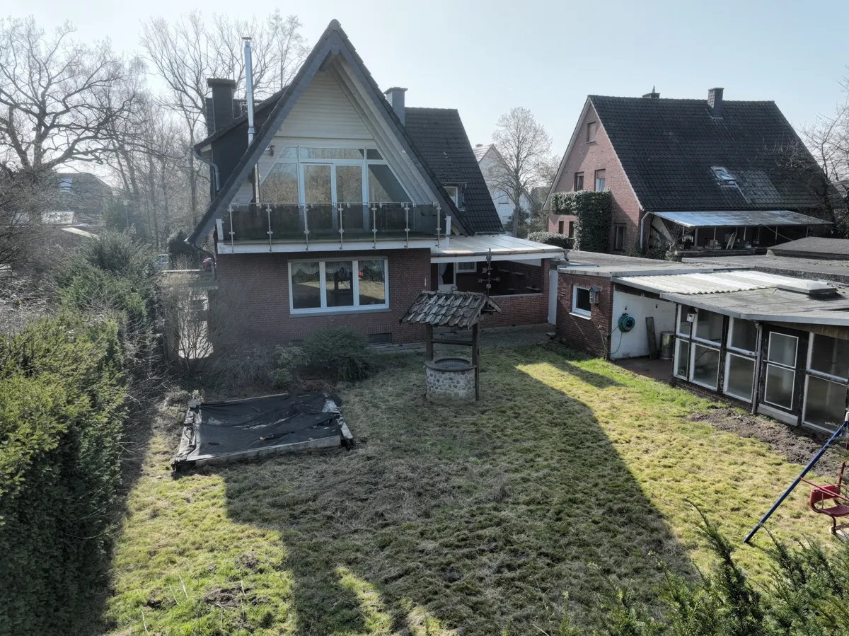 mit großer Loggia im OG zum Garten 