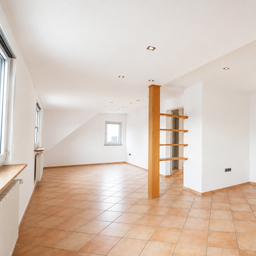 Helle ca. 80 m² große 2-Zimmer-Maisonettewohnung mit Spitzboden, Einbauküche und Tageslichtbad
